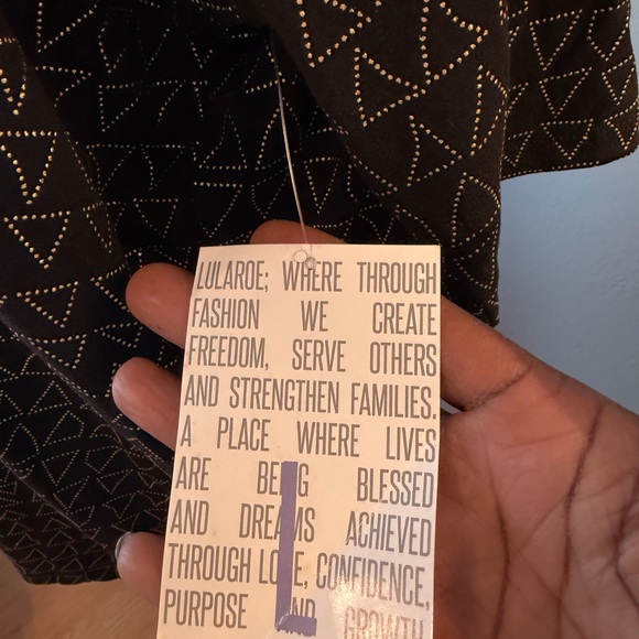 NWT!! 🖤💛 LuLaRoe Black Top with Gold Triangle Patterns - Picture 5 of 5